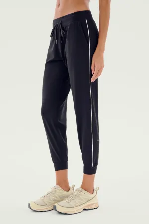 Airweight Jogger 7/8 with Piping - Black/White
