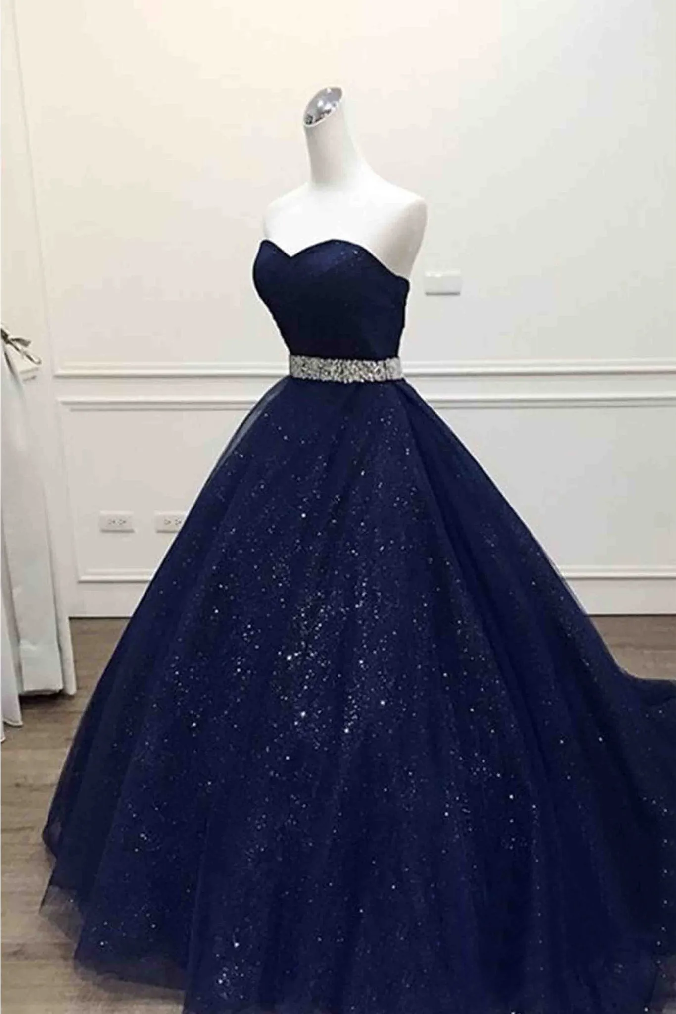 Ball Gown Sweetheart Sweep Train Sleeveless Sequins Long Tulle Prom Dress/Evening Dress OHC200