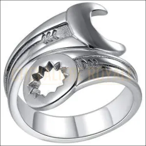 Chevalière pour homme en argent biker forme Clé Anglaise