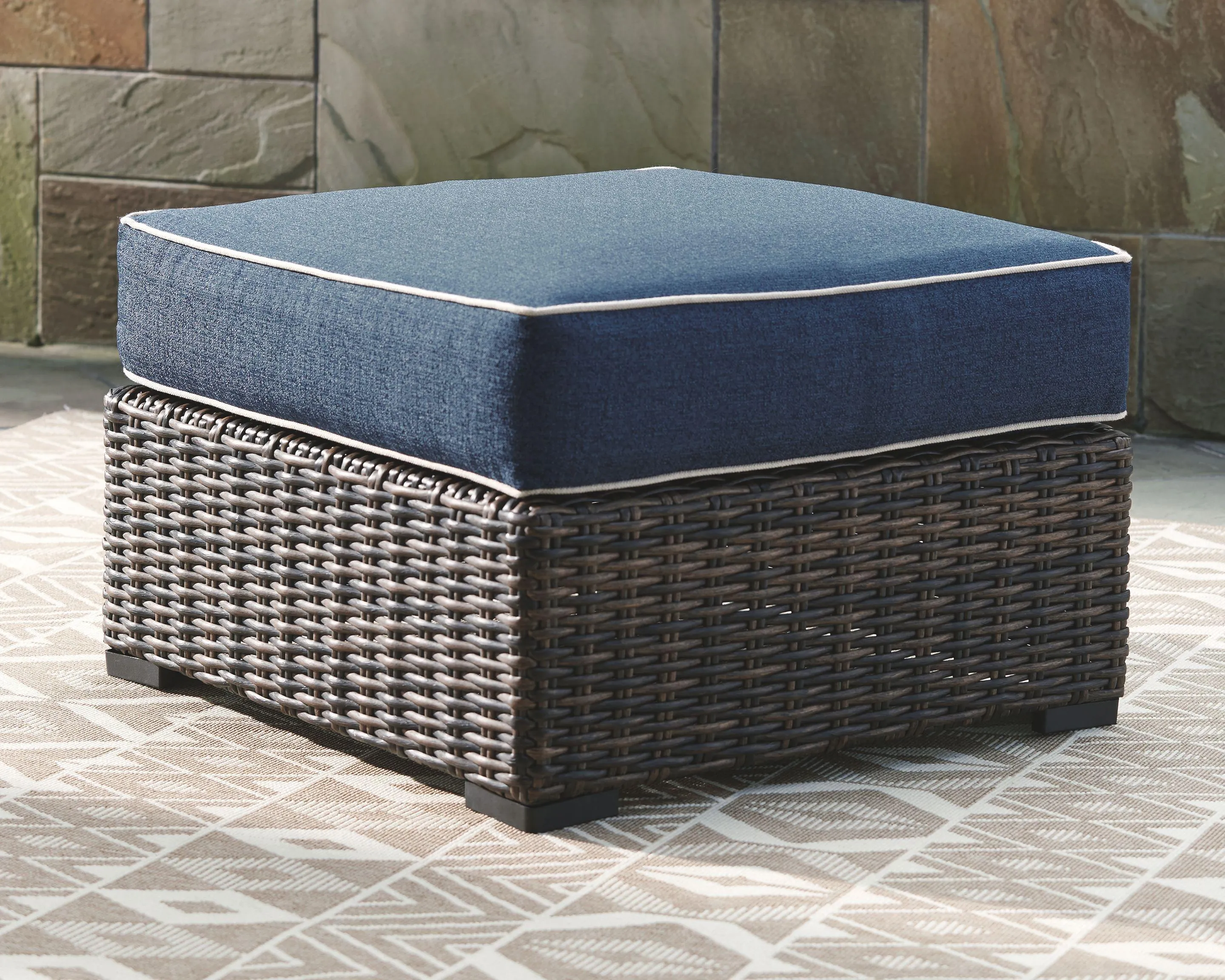 Grasson - Ottoman With Cushion