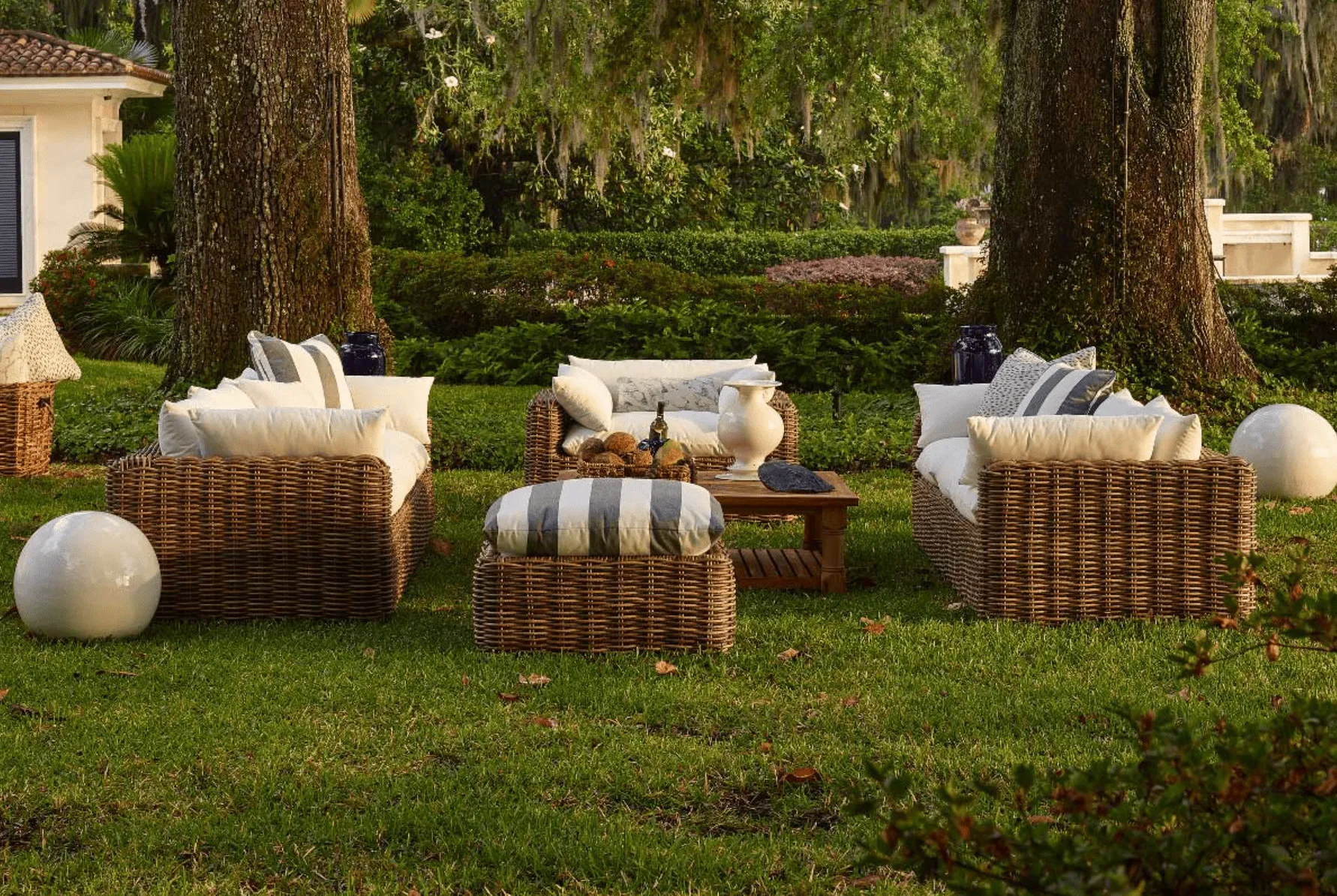 Kona Outdoor Wicker Sofa - Raffia