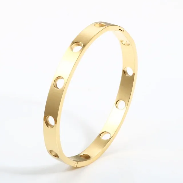 Luxury Hollow Heart Bracelet
