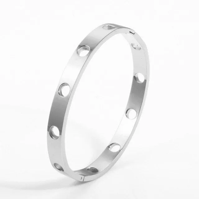 Luxury Hollow Heart Bracelet