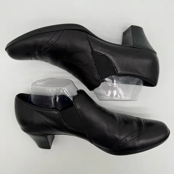 Munro Black Genuine Leather Heels Size 11 N Made in USA