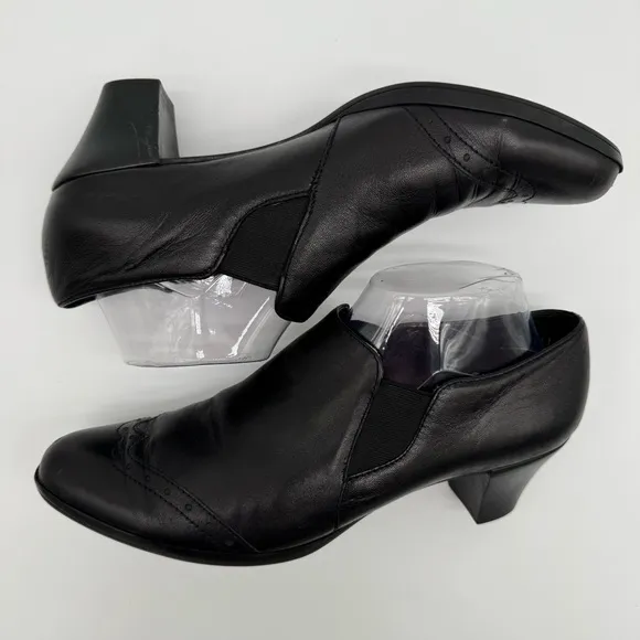 Munro Black Genuine Leather Heels Size 11 N Made in USA