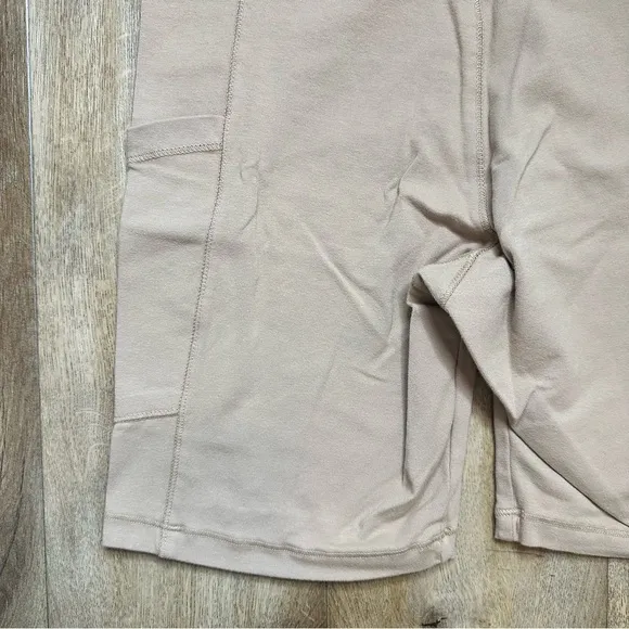 NWT Monrow Biker Shorts in Beige Size Small