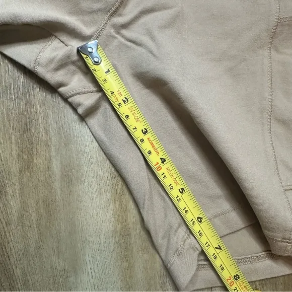 NWT Monrow Biker Shorts in Beige Size Small