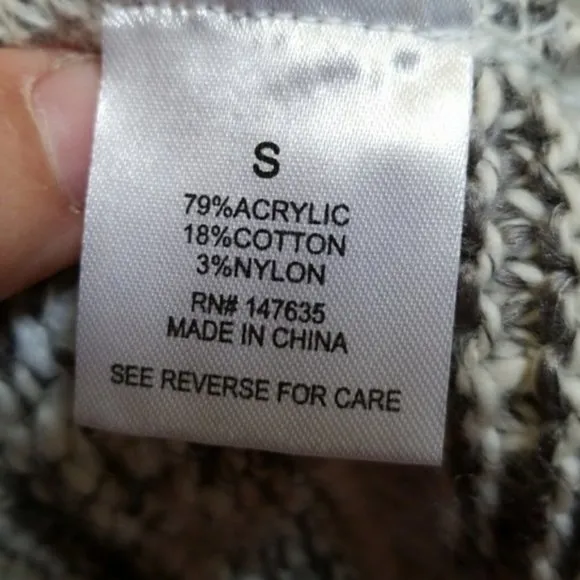 NWT Romeo   Juliet Couture sweater (N17)
