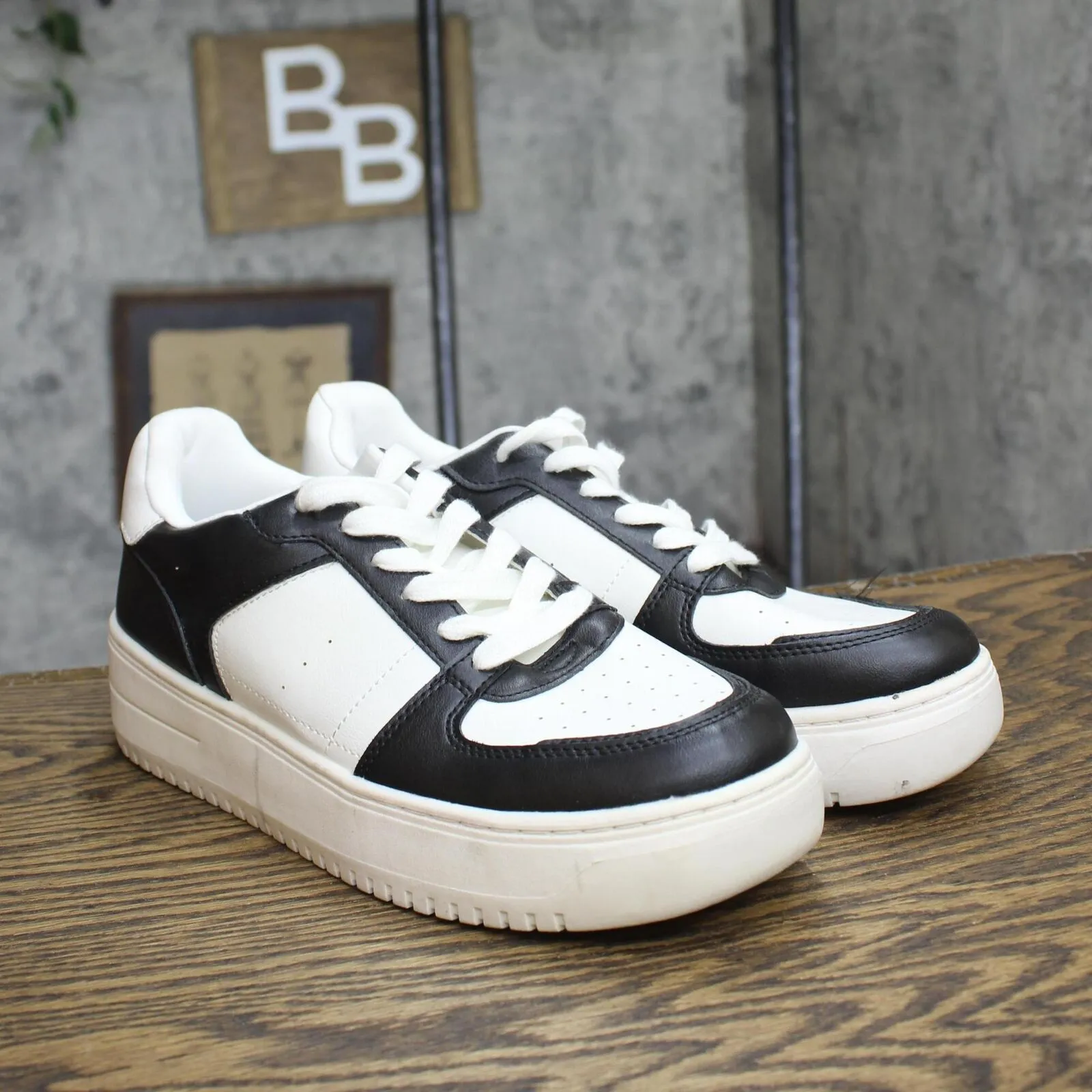 Wild Fable Womens Lola Lace-Up Sneakers with Memory Foam Insole Black 8M
