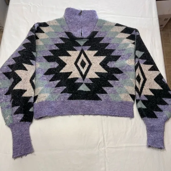 Woman’s purple and black sweater by HyFve