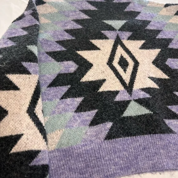 Woman’s purple and black sweater by HyFve