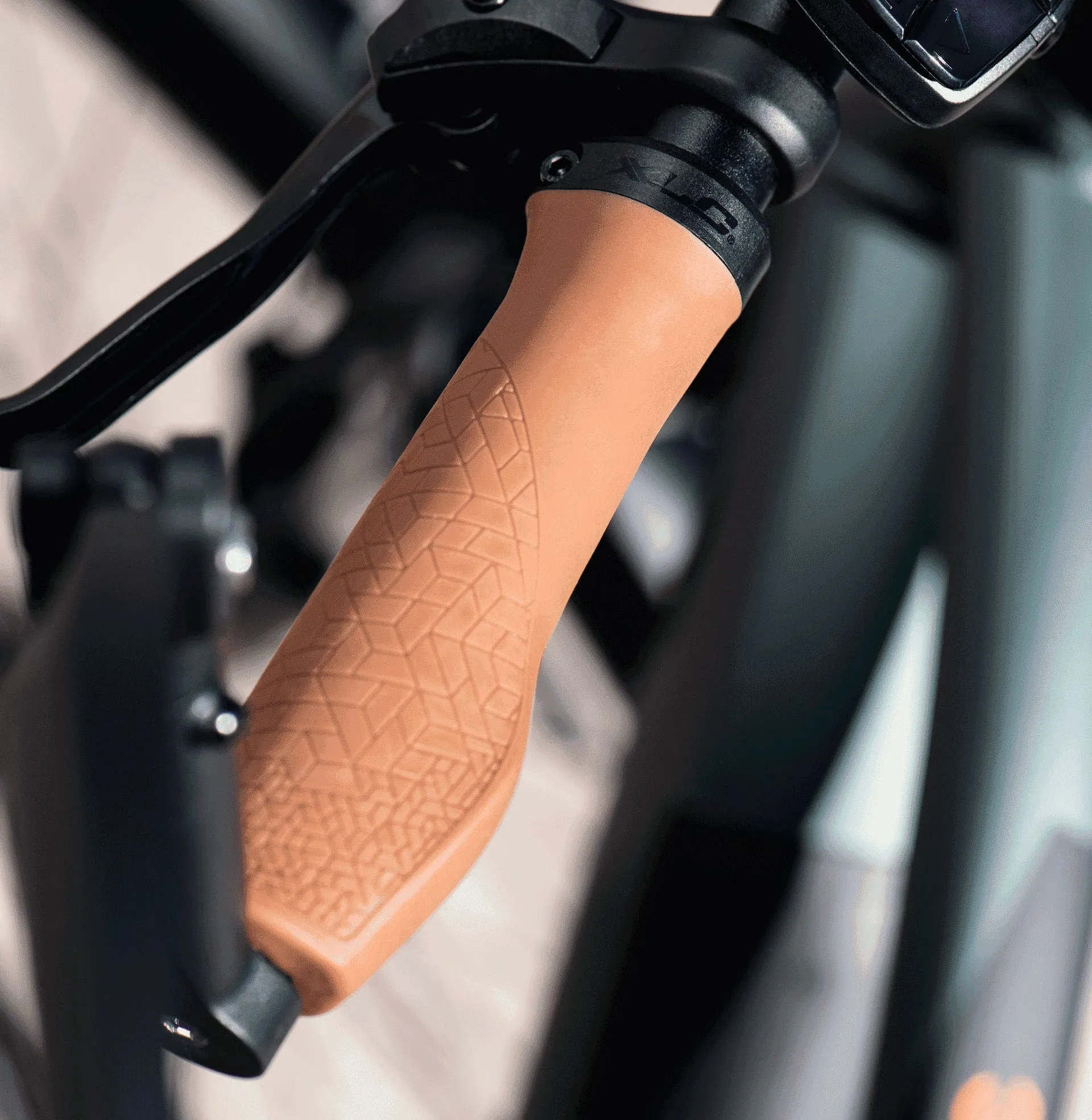 XLC GR-G27 Ergo Sport Lock-On Grips Brown